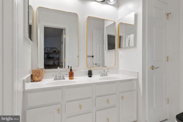 7814 Abbey Oaks Ct, Manassas, VA 20112 - full bathroom featuring double vanity