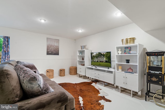 7814 Abbey Oaks Ct, Manassas, VA 20112 - living room featuring recessed lighting