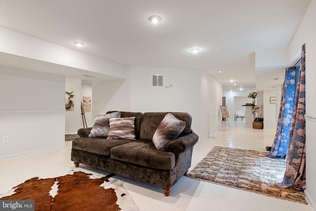 7814 Abbey Oaks Ct, Manassas, VA 20112 - living room featuring recessed lighting and baseboards