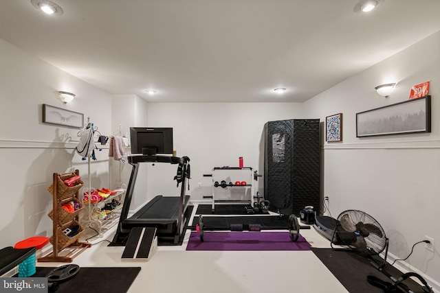 7814 Abbey Oaks Ct, Manassas, VA 20112 - workout area with recessed lighting and baseboards