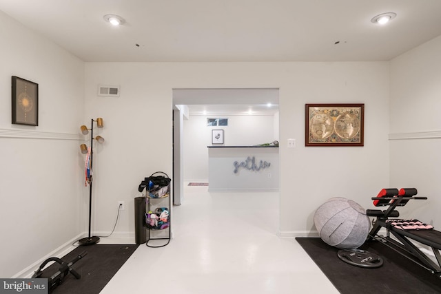 7814 Abbey Oaks Ct, Manassas, VA 20112 - workout area with baseboards
