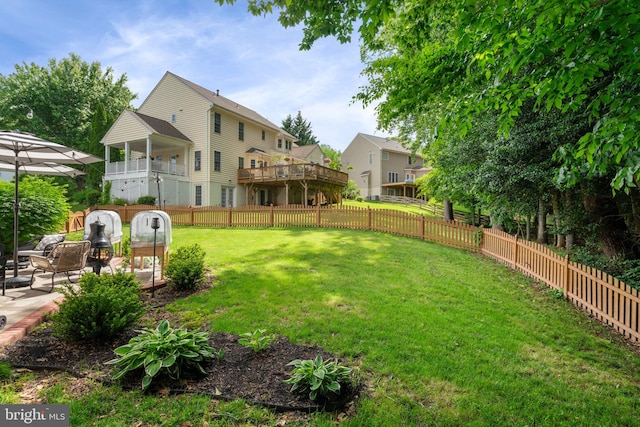 7814 Abbey Oaks Ct, Manassas, VA 20112 - view of yard with a patio
