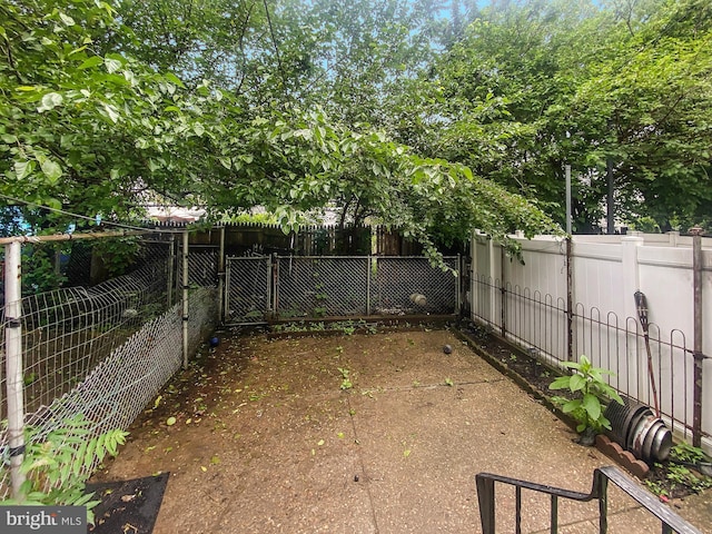 2059 E Atlantic St, Philadelphia, PA 19134 - view of fenced backyard