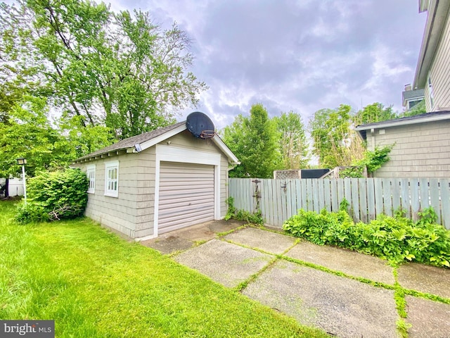 detached garage with driveway