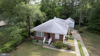 view of front facade featuring a front yard