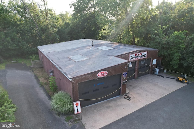 exterior space featuring a detached garage