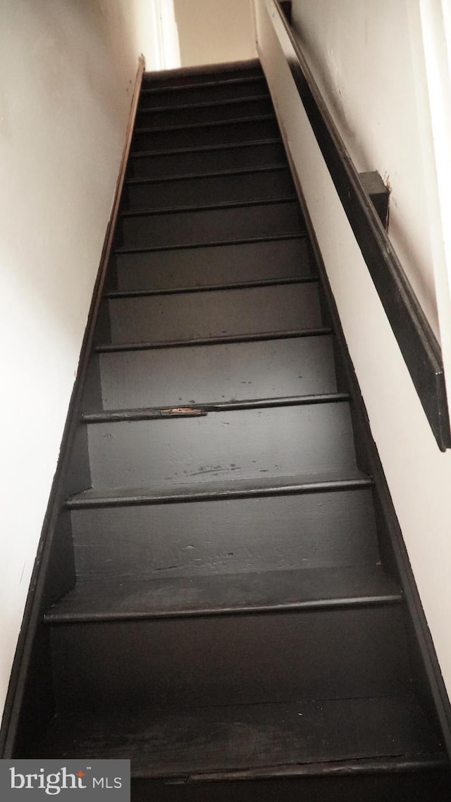 2236 Linden Ave, Baltimore, MD 21217 - view of staircase