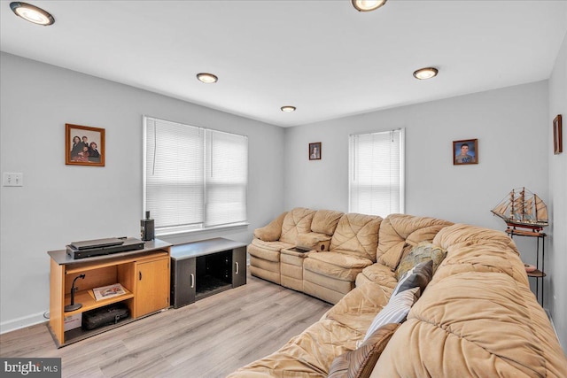 living area featuring light wood-type flooring and recessed lighting
