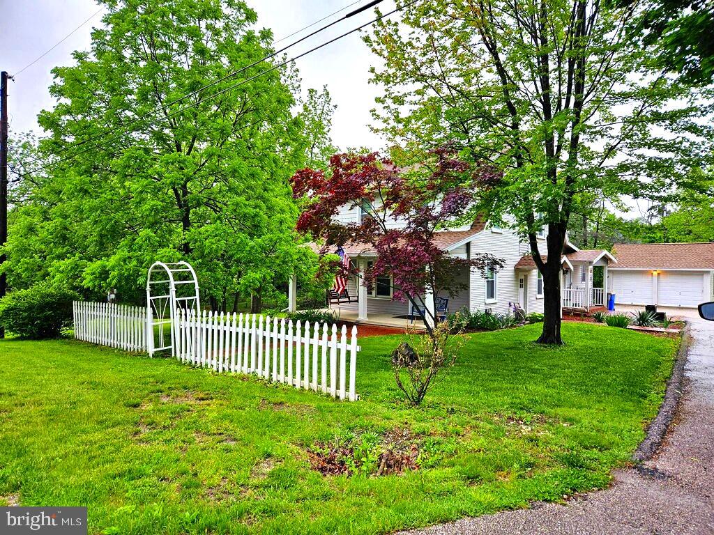 view of yard featuring a porch