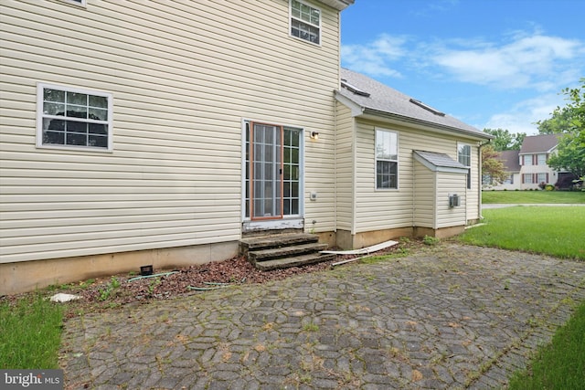 7 Gazelle Pl, New Castle, DE 19720 - back of house with entry steps and a patio area
