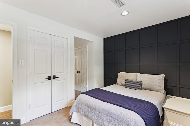 11476 Bronzedale Dr, Oakton, VA 22124 - bedroom featuring a closet, baseboards, a decorative wall, and recessed lighting