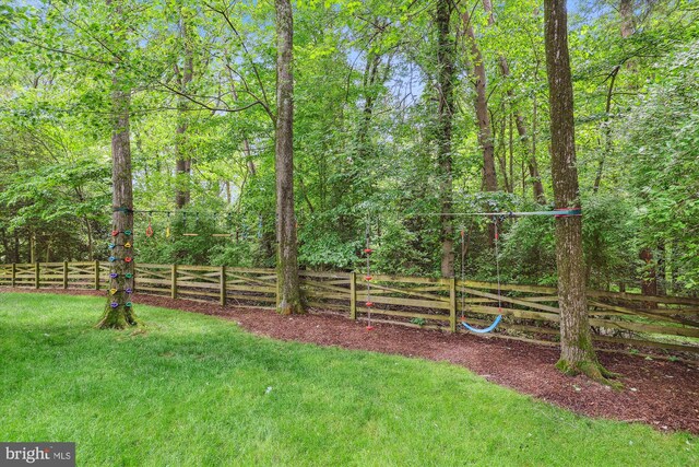 11476 Bronzedale Dr, Oakton, VA 22124 - view of yard