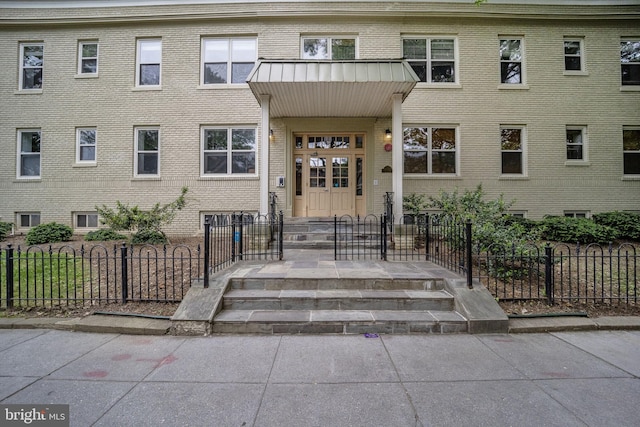 view of front of property with brick siding and a fenced front yard