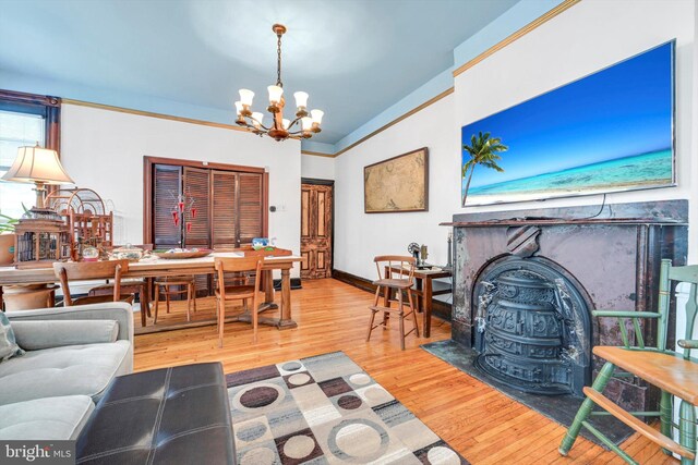 226 S 5th St, Reading, PA 19602 - living area featuring a chandelier, wood finished floors, and vaulted ceiling