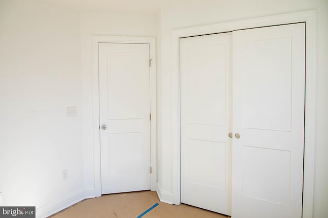 unfurnished bedroom featuring a closet