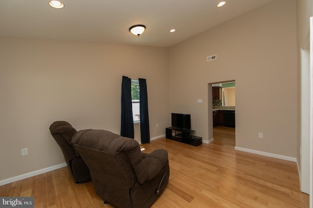 living area with recessed lighting, light wood-style floors, and baseboards