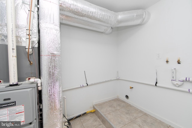 laundry area featuring light tile patterned floors