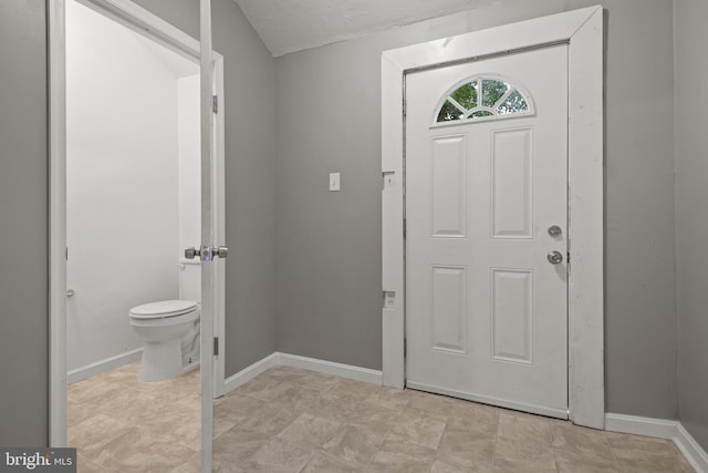 foyer entrance featuring baseboards