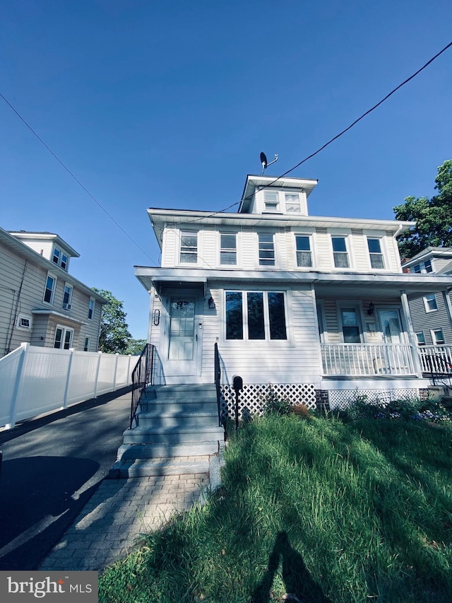 976 Klockner Rd, Hamilton Township, NJ 08619 - traditional style home with fence and a porch