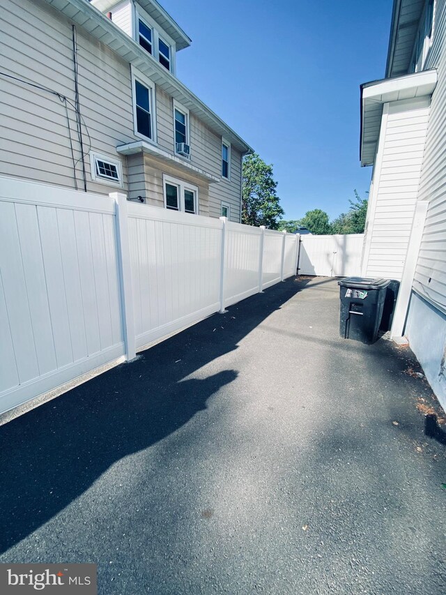 976 Klockner Rd, Hamilton Township, NJ 08619 - view of patio / terrace with fence