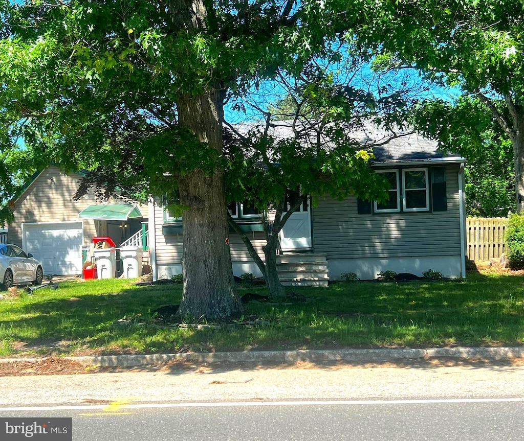 2886 Union Rd, Vineland, NJ 08361 - view of front of home featuring entry steps and a garage