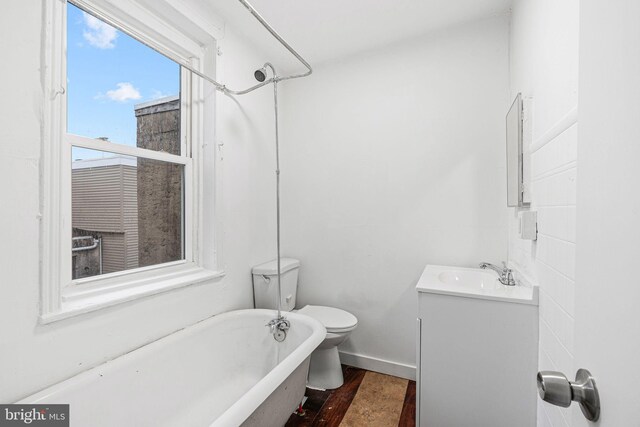 2943 Gransback St, Philadelphia, PA 19134 - bathroom with a freestanding tub, toilet, vanity, and baseboards