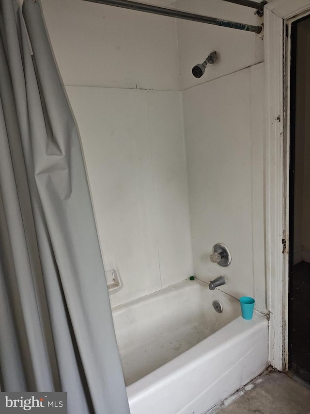 bathroom featuring shower / washtub combination