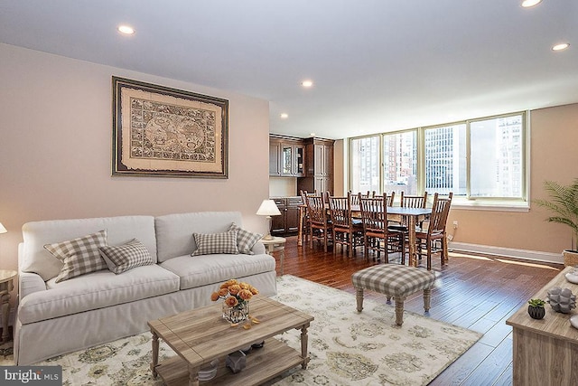 living area featuring wood finished floors, recessed lighting, and baseboards