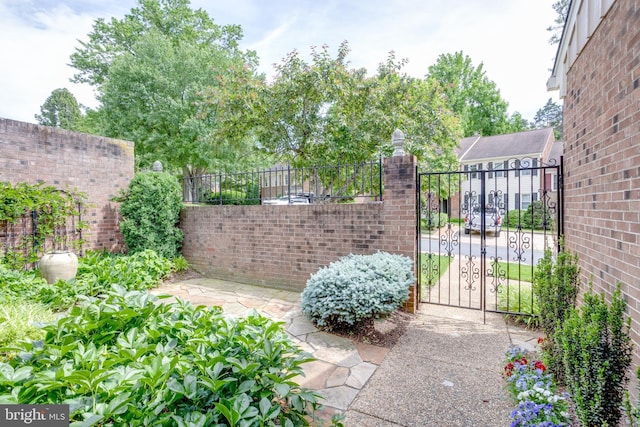 10518 Meadow Bridge Ln, Fairfax, VA 22030 - view of gate
