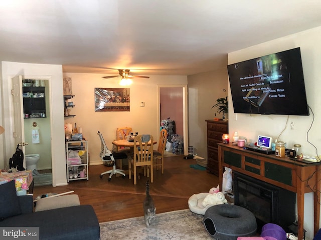 539 Pershing Ave, Darby, PA 19023 - living area featuring ceiling fan, a glass covered fireplace, wood finished floors, and baseboards
