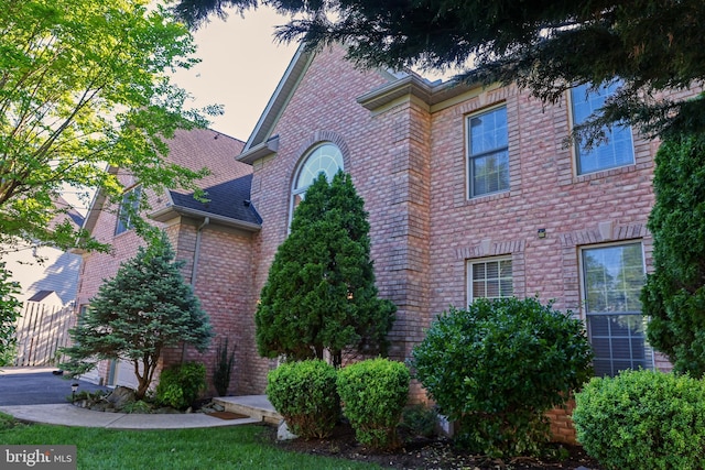 11504 Woodview Ct, Hagerstown, MD 21742 - view of front of home with brick siding