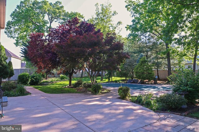 11504 Woodview Ct, Hagerstown, MD 21742 - view of home's community featuring fence and a patio area