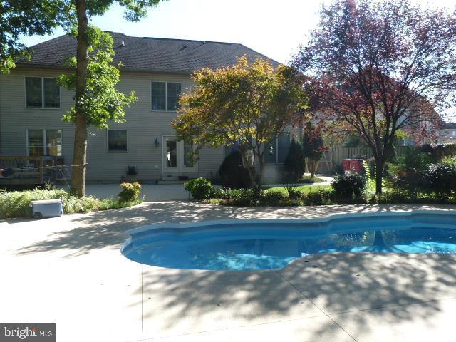 11504 Woodview Ct, Hagerstown, MD 21742 - outdoor pool with a patio