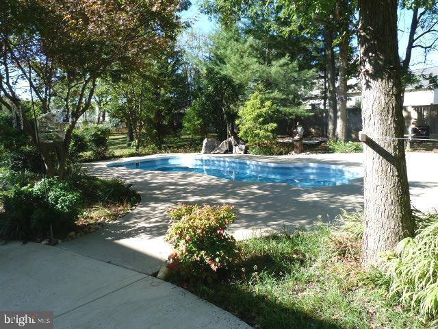 11504 Woodview Ct, Hagerstown, MD 21742 - swimming pool with a patio