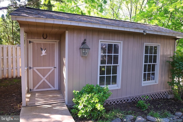 11504 Woodview Ct, Hagerstown, MD 21742 - view of outbuilding with an outdoor structure and fence