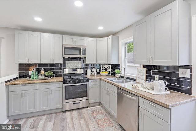 136 Pembrown Rd, Browns Mills, NJ 08015 - kitchen featuring stainless steel appliances, a sink, decorative backsplash, recessed lighting, and light wood-type flooring