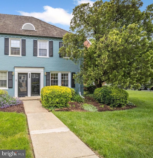 2034 Fort Davis St SE Unit B, Washington, DC 20020 - colonial home with a front lawn