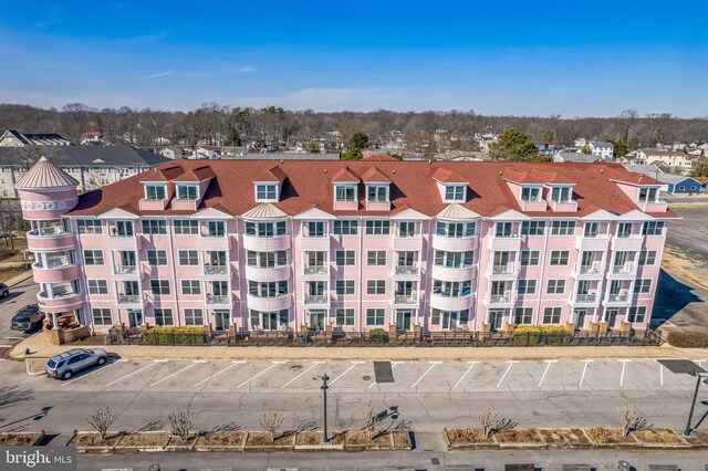 view of apartment building / complex with uncovered parking
