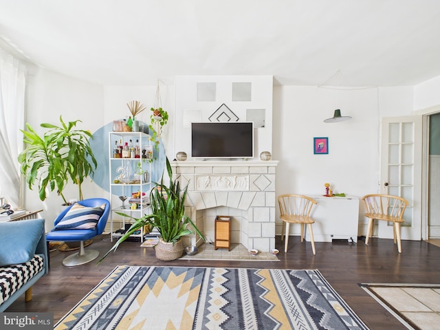4714 Woodland Ave, Philadelphia, PA 19143 - living area with wood finished floors