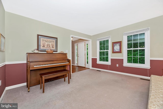 living area featuring carpet flooring and baseboards