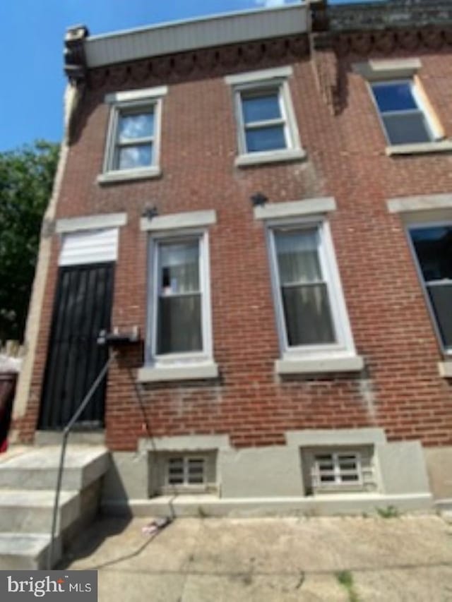 433 E Auburn St, Philadelphia, PA 19134 - townhome / multi-family property featuring brick siding