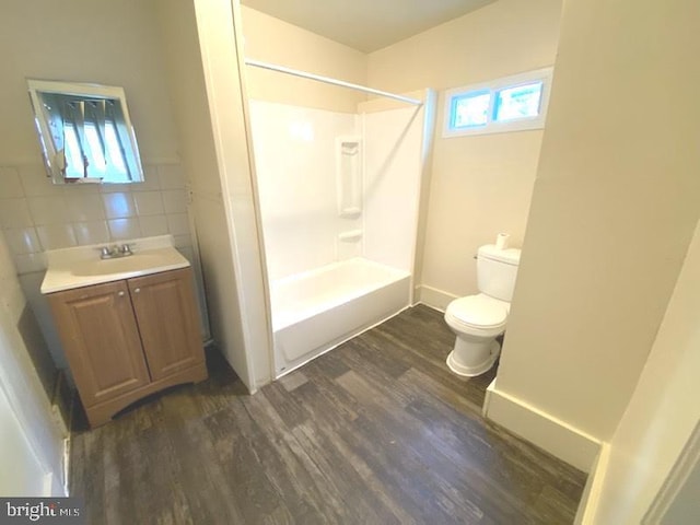 433 E Auburn St, Philadelphia, PA 19134 - bathroom with wood finished floors, toilet, vanity, and shower / bath combination