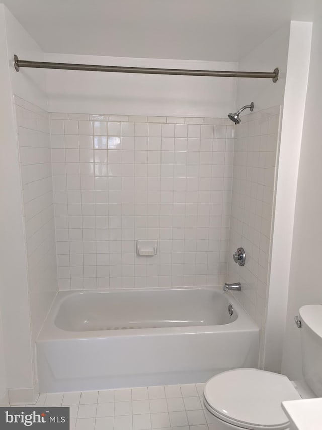 bathroom featuring toilet and shower / bathtub combination