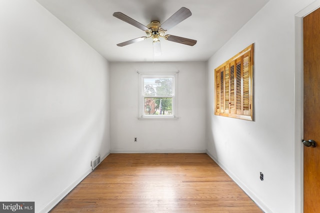 unfurnished room with light wood-type flooring, ceiling fan, and baseboards
