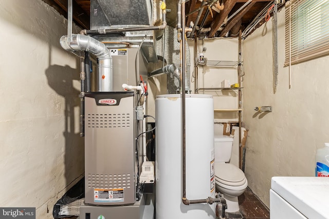 utility room with water heater, heating unit, and washer / dryer