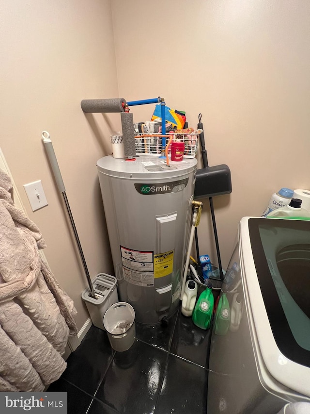 utilities with water heater and washer and clothes dryer