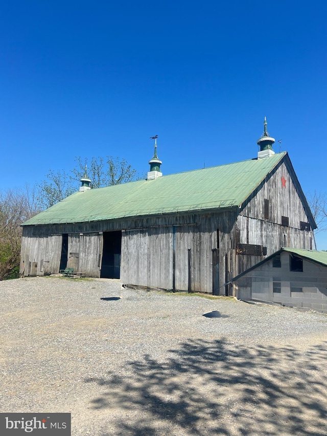view of property featuring a barn