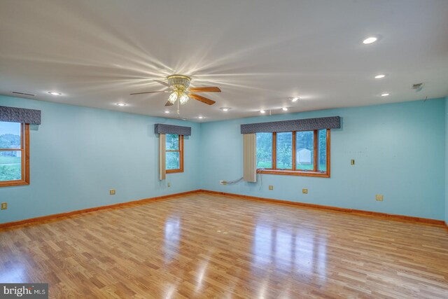 74 Connie Ln, Dover, DE 19901 - spare room featuring light wood-style floors, a ceiling fan, baseboards, and recessed lighting