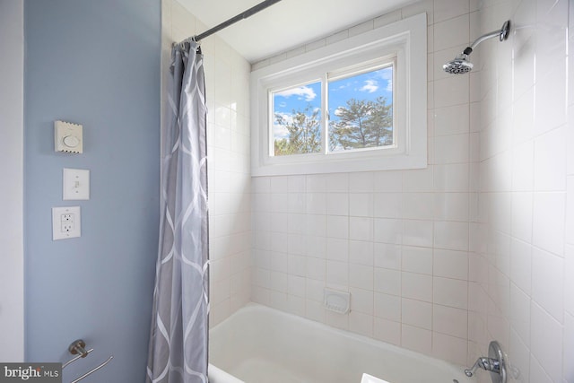 bathroom with shower / tub combo