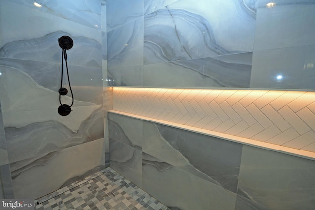 7012 Silverwood St, Philadelphia, PA 19128 - bathroom with a tile shower
